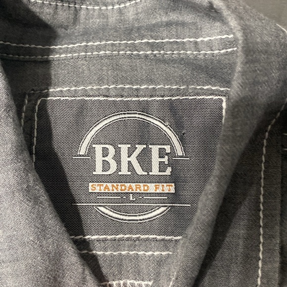 BKE Button-Up Shirt. Size Large. - Picture 2 of 7